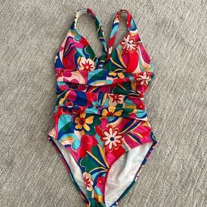 Boden Mykonos Deep V Women's One Piece Swimsuit 8 Long
Multi Blossomy Pop print